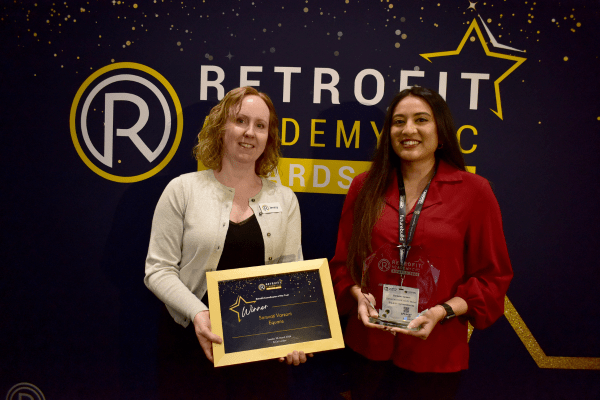 Jenny Pierpoint (left) and Sarvati Varsani, Winner of Retrofit Coordinator of the Year (right)